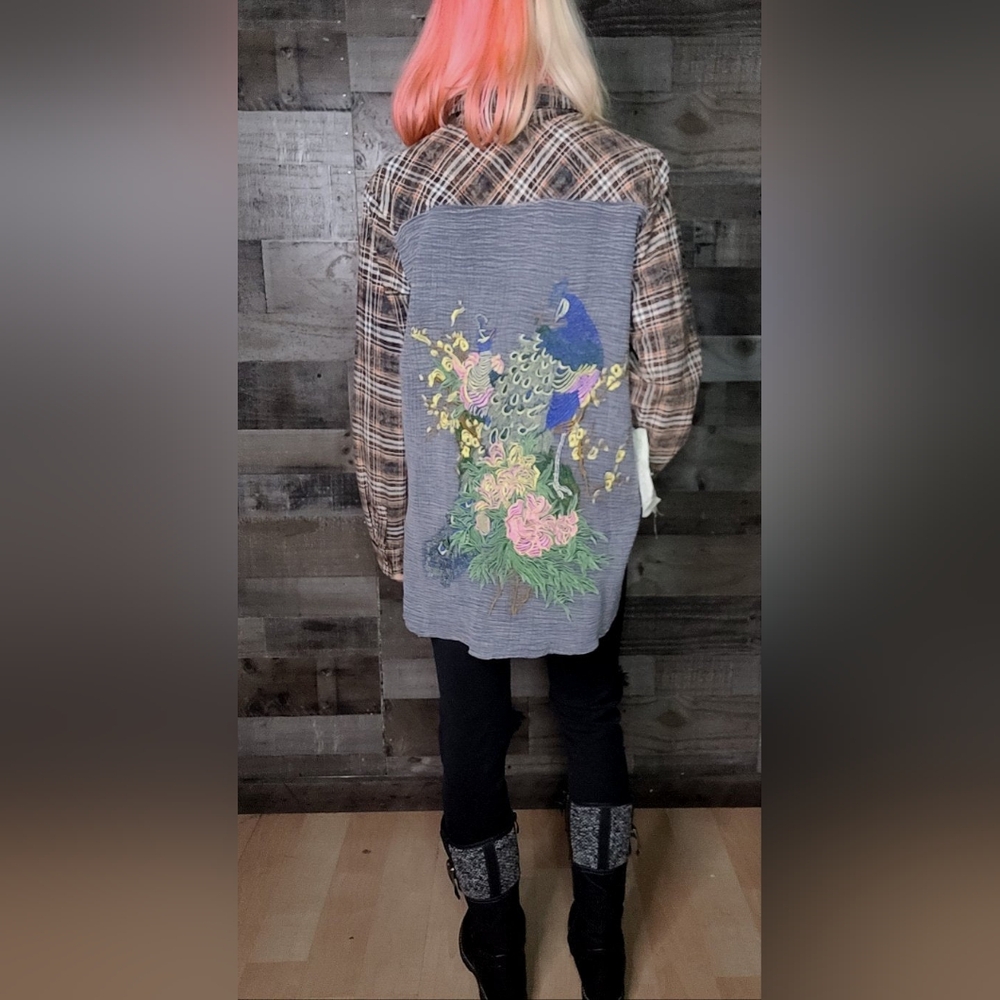 ARATTA I LOVE LUCY EMBROIDERED PEACOCK SHIRT